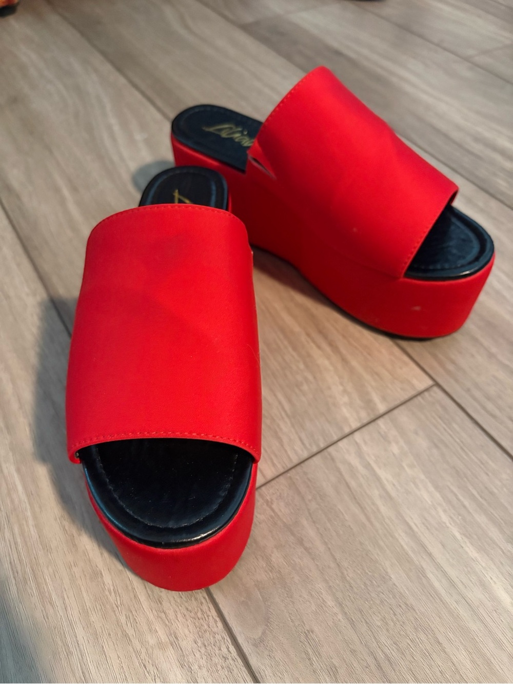 Red Platform mules